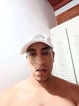 Andresreyes2000 online show from 10/13/25, 09:11