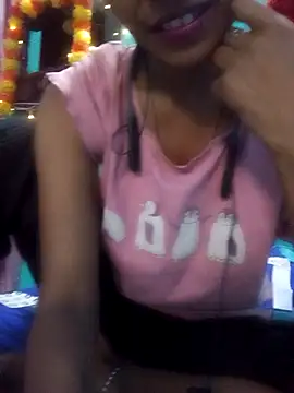 Snapshot of Prishacam2 chatting on 10/30/25, 05:28 Prishacam2 online show from 10/30/25, 05:28