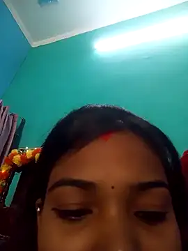 Snapshot of Prishacam2 chatting on 10/29/25, 05:28 Prishacam2 online show from 10/29/25, 05:28