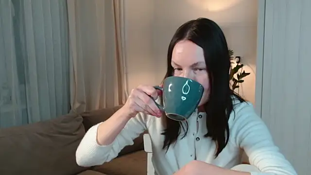 LittleNicolee online show from 02/06/26, 08:49