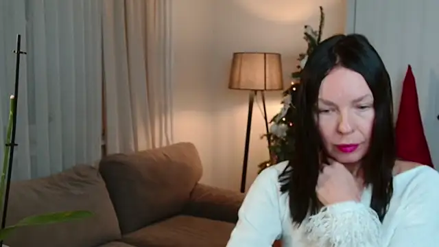 LittleNicolee online show from 12/17/25, 03:39