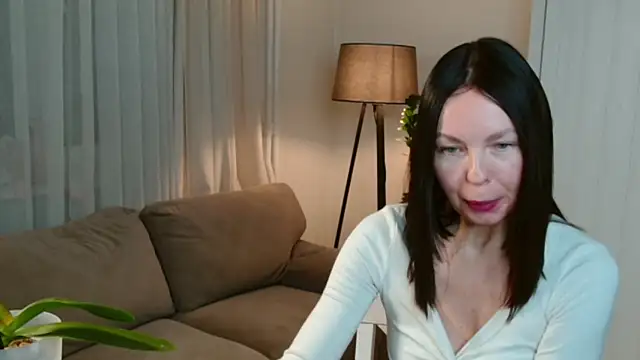 LittleNicolee online show from 12/05/25, 06:39