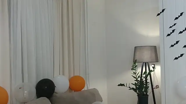 LittleNicolee online show from 10/29/25, 03:22