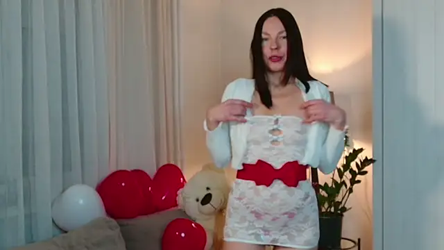 LittleNicolee online show from 02/13/26, 06:52