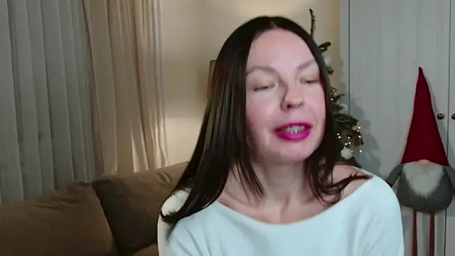 LittleNicolee online show from 12/19/25, 07:05