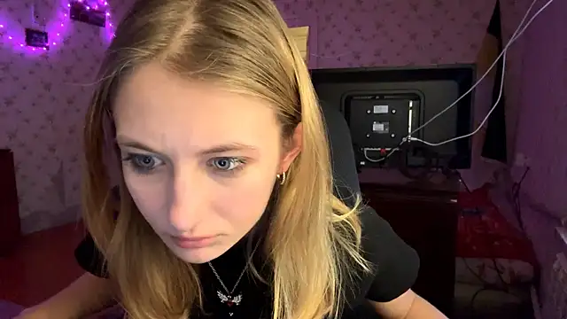 AmeliLia online show from 03/25/26, 03:44