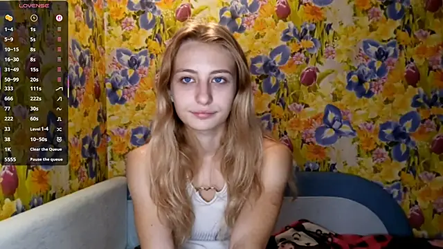 AmeliLia online show from 10/31/25, 03:41