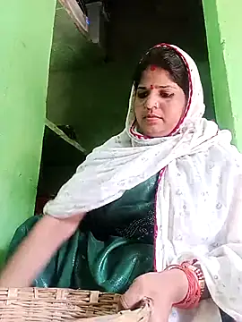 Karishma cute online show from 11/18/25, 09:45