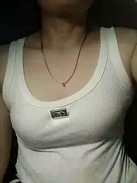 YiyinLy online show from 11/18/25, 02:59