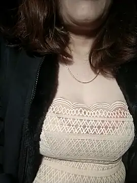 YiyinLy online show from 11/26/25, 07:25