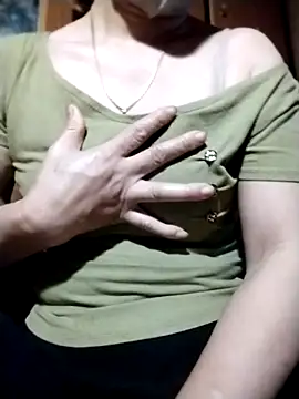 YiyinLy online show from 10/30/25, 08:50