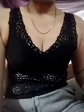 YiyinLy online show from 11/01/25, 11:26