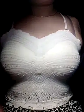 YiyinLy online show from 03/15/26, 09:00