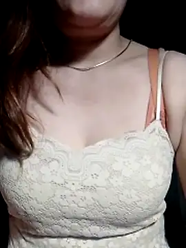 YiyinLy online show from 05/28/26, 10:04
