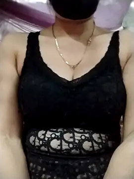 YiyinLy online show from 11/02/25, 11:59