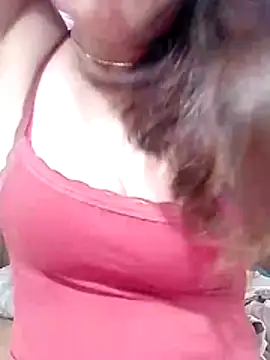 YiyinLy online show from 05/04/26, 07:11
