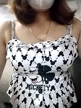 YiyinLy online show from 10/14/25, 02:28