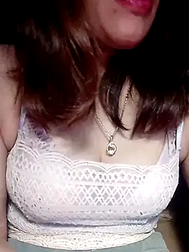 YiyinLy online show from 02/14/26, 09:15