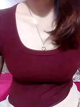 YiyinLy online show from 04/12/26, 12:08