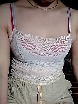 Snapshot of YiyinLy chatting on 07/10/26, 12:38 YiyinLy online show from 07/10/26, 12:38