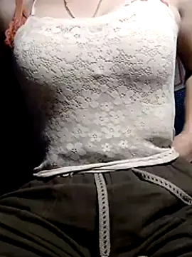 YiyinLy online show from 02/10/26, 01:10