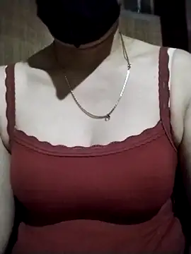 YiyinLy online show from 11/05/25, 02:47