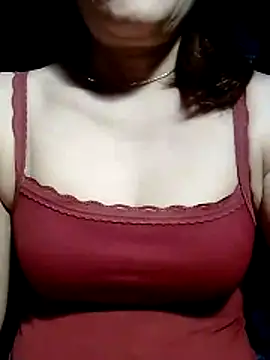 YiyinLy online show from 05/13/26, 09:11