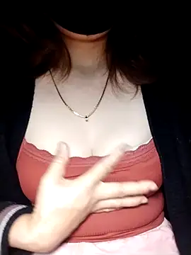 YiyinLy online show from 10/24/25, 09:47