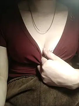 YiyinLy online show from 12/15/25, 04:18