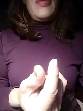 YiyinLy online show from 11/19/25, 09:48