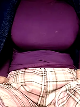 YiyinLy online show from 01/10/26, 01:28