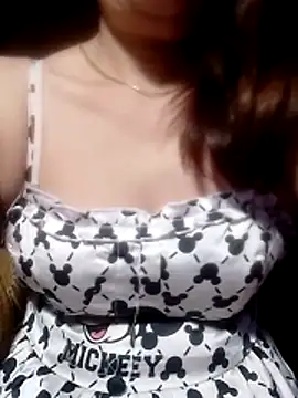 YiyinLy online show from 04/03/26, 09:10