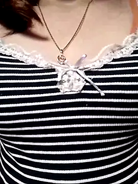 YiyinLy online show from 02/11/26, 02:33