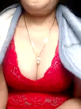 YiyinLy online show from 03/11/26, 09:20