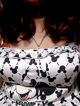 YiyinLy online show from 02/06/26, 12:45