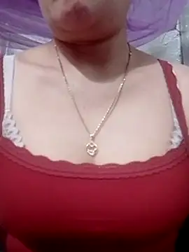 YiyinLy online show from 02/25/26, 11:43