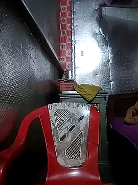 YiyinLy online show from 12/03/25, 07:52