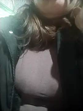 YiyinLy online show from 12/14/25, 12:22