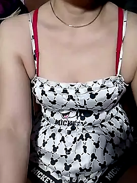 Snapshot of YiyinLy chatting on 07/17/26, 09:01 YiyinLy online show from 07/17/26, 09:01