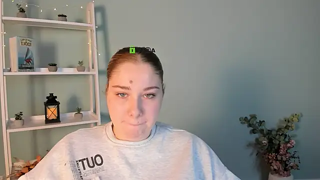 Snapshot of tereza_moon chatting on 10/24/25, 08:35 tereza moon online show from 10/24/25, 08:35