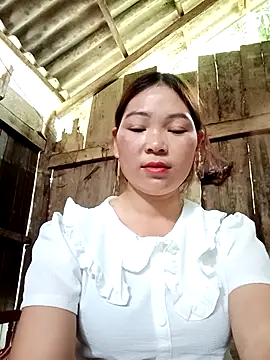 Snapshot of laddy-cute chatting on 10/15/25, 05:28 laddy-cute online show from 10/15/25, 05:28