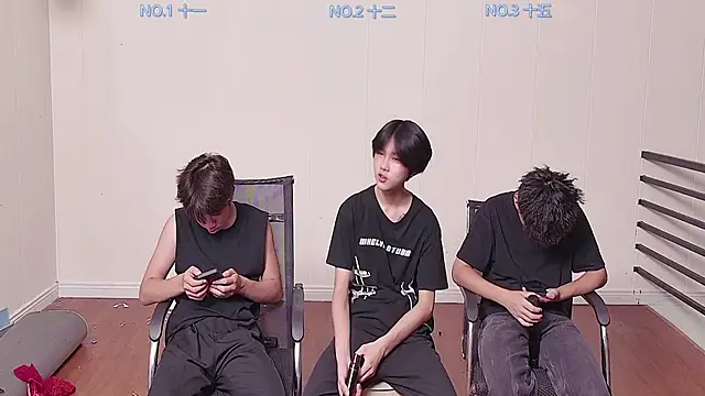 Snapshot of hyboys chatting on 10/15/25, 10:34 hyboys online show from 10/15/25, 10:34