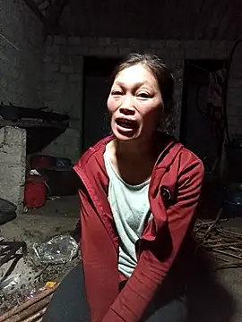 siusiu-00 online show from 10/24/25, 12:37