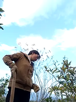 siusiu-00 online show from 12/18/25, 09:36