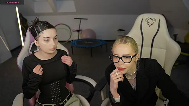 Jessica start online show from 11/29/25, 11:21