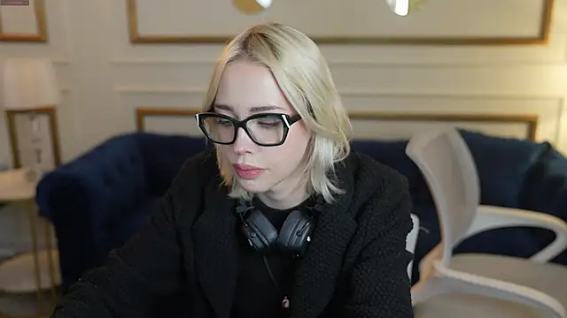 Jessica start online show from 11/21/25, 02:05