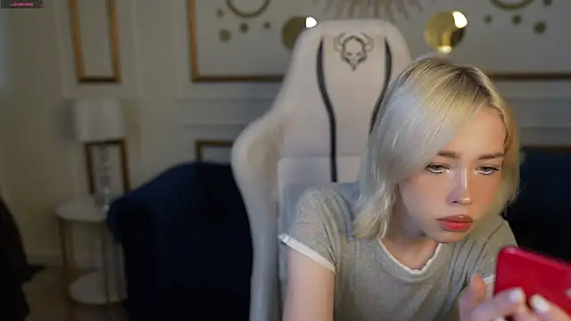 Jessica start online show from 11/28/25, 11:21