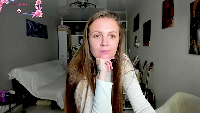 Amy  Leee  online show from 10/26/25, 04:18