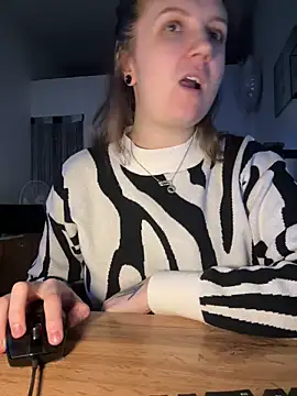 Amy  Leee  online show from 12/17/25, 01:05