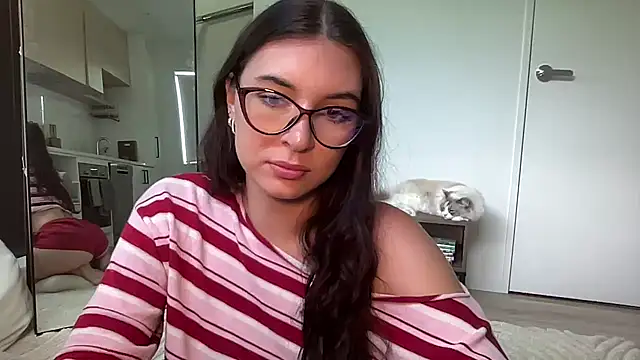 Snapshot of mollyy2006 chatting on 02/23/26, 12:12 mollyy2006 online show from 02/23/26, 12:12